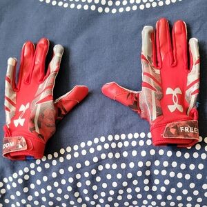 Under Armour Red and Gray Unisex Footbal Gloves